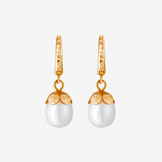 Sophisticated Pearl Stud Earrings